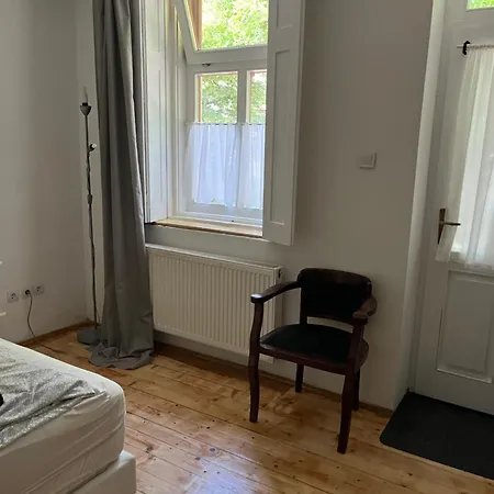Utcara Nyilo * Vác